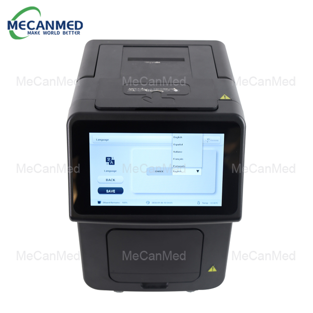 MeCanMed yosanthula chemistry yodzichitira yokha yomwe ikuwonetsa sikirini yosankha chilankhulo chokhala ndi zosankha ngati Chingerezi ndi Chisipanishi, chowonetsa mawu otchulira dzina. 